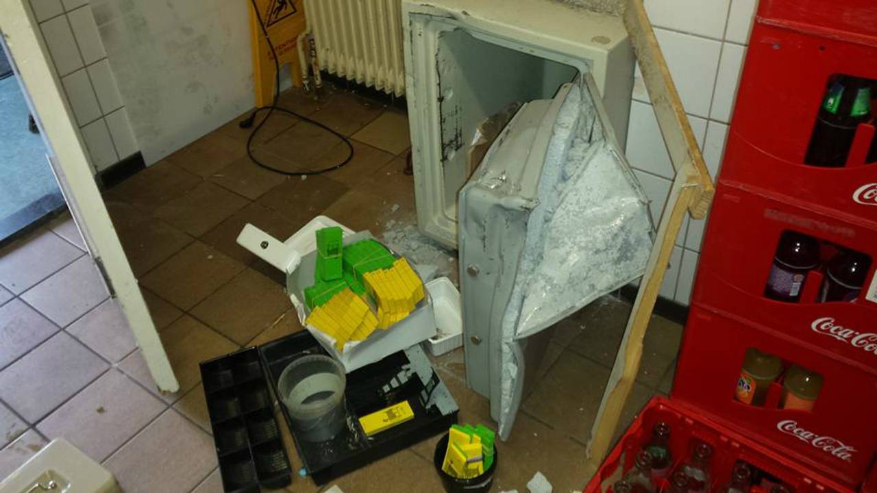 Het kasgeld en de fooienpot zijn weg (foto: Facebook)