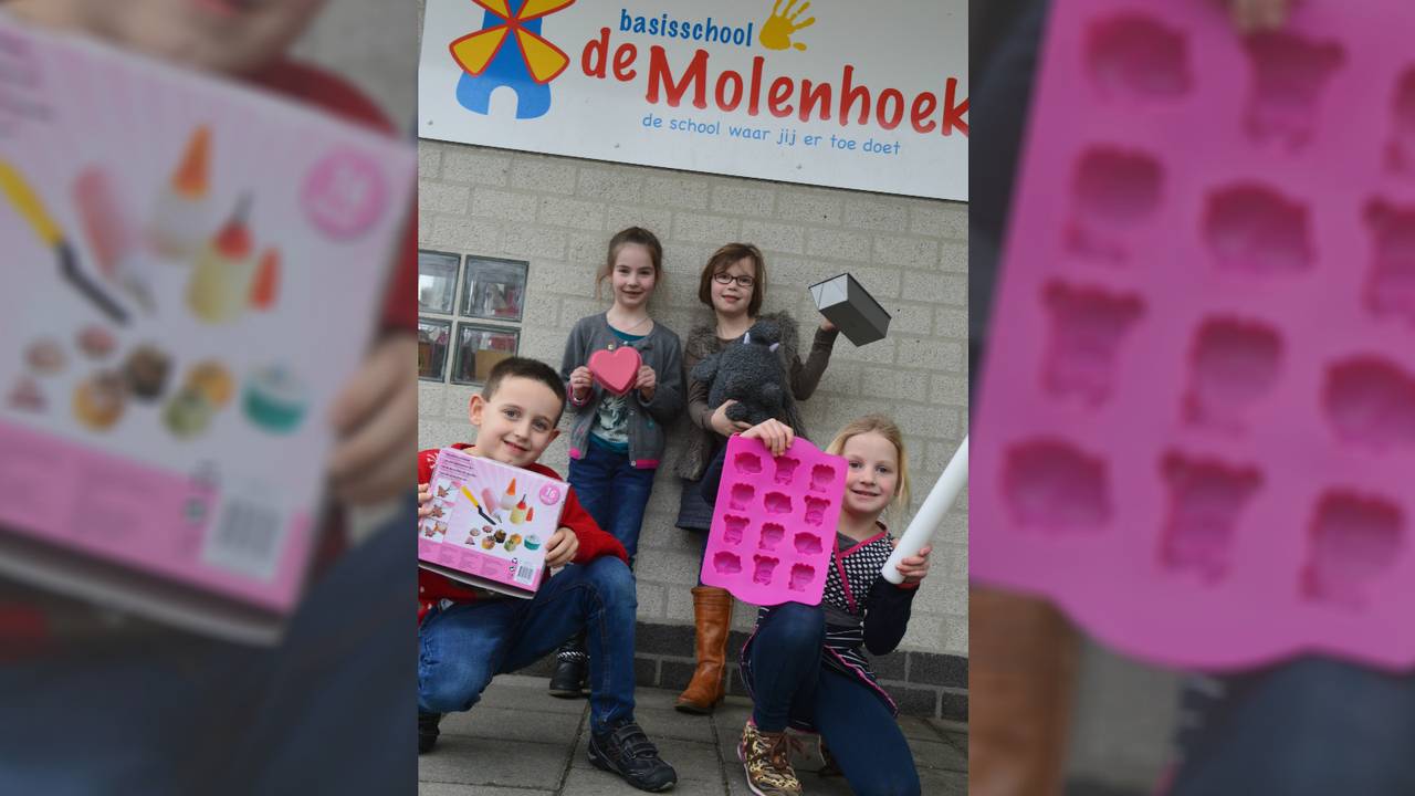 Lotte (rechtsboven) met een aantal van haar klasgenootjes.