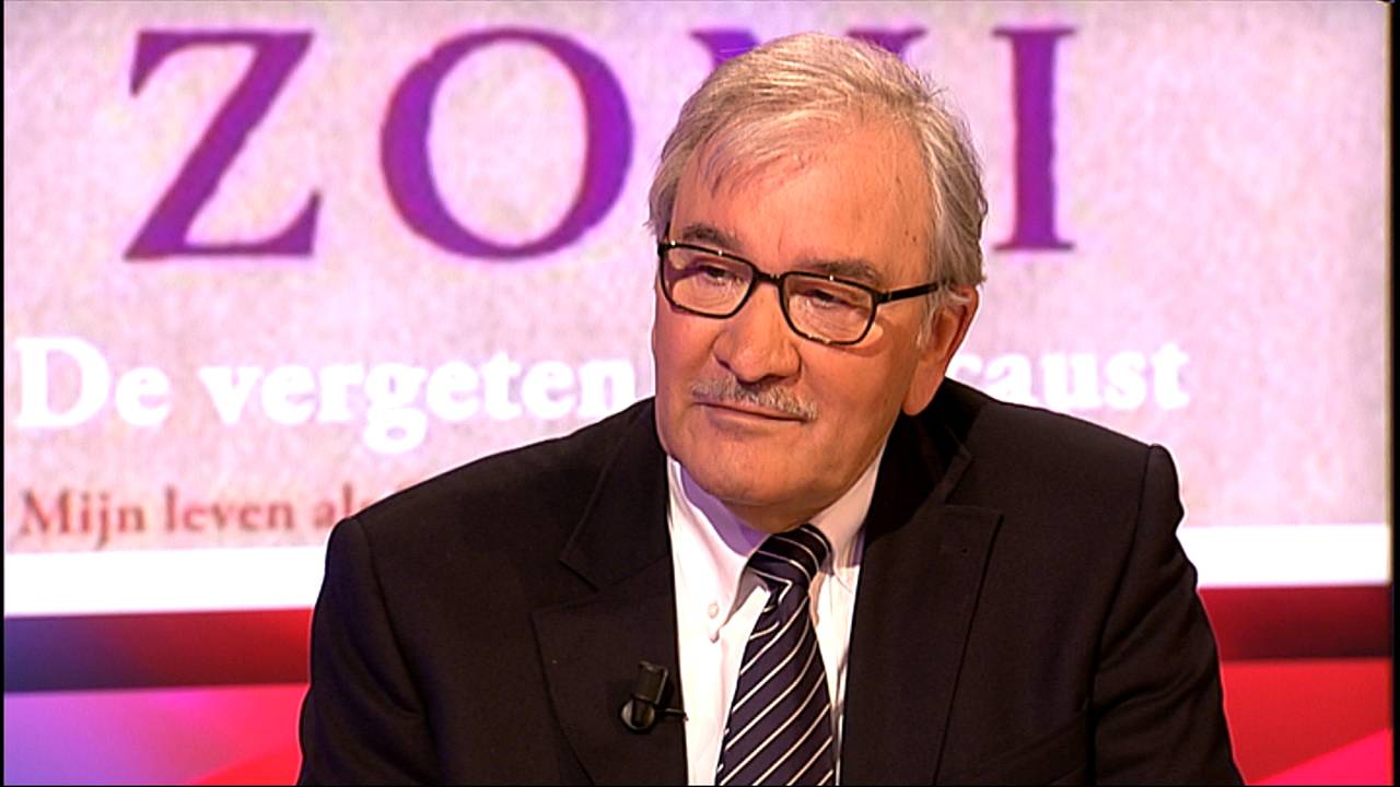 Zoni Weisz, overlevende Holocaust, aan tafel bij Onder Ons