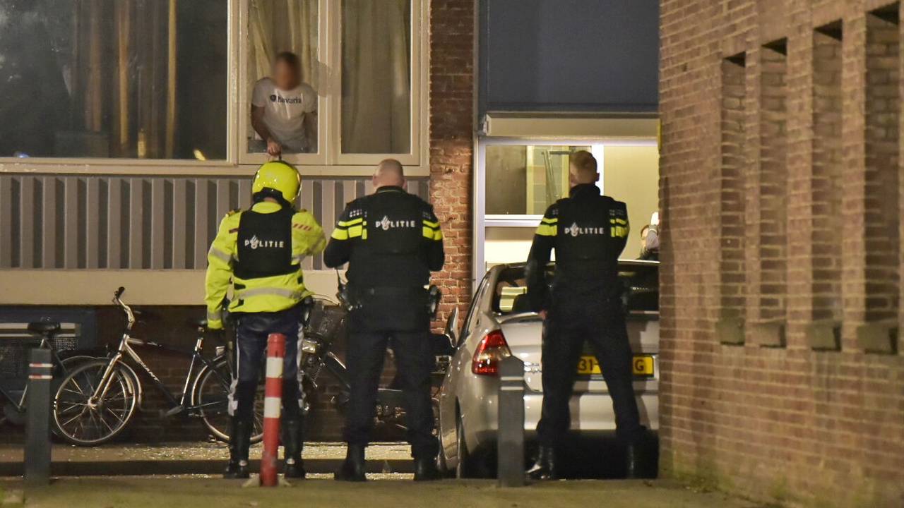 De politie had de handen vol aan de man (foto: archief).