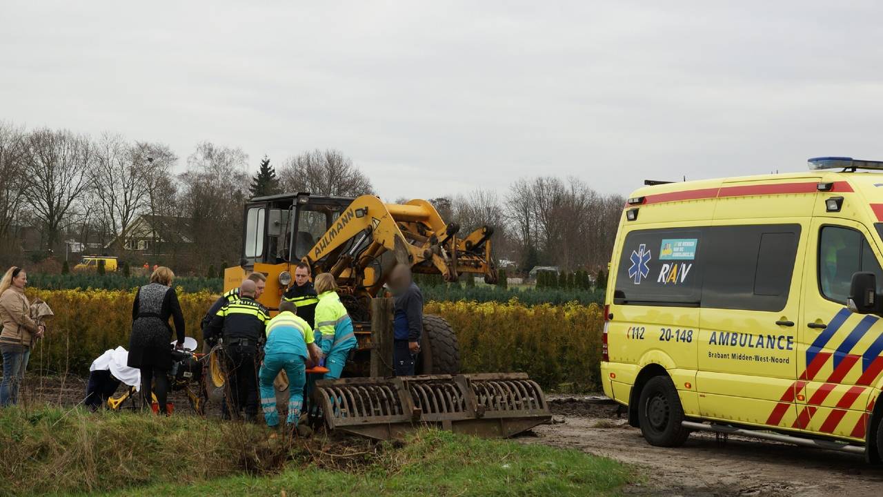 De hulpdiensten aan het werk. (Foto: Martijn van Bijnen FPMB)