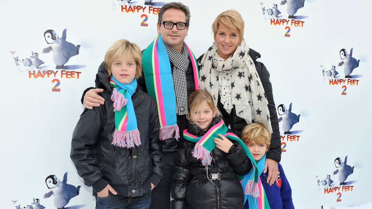 Guus Meeuwis en zijn gezin in 2011. (Foto: ANP)