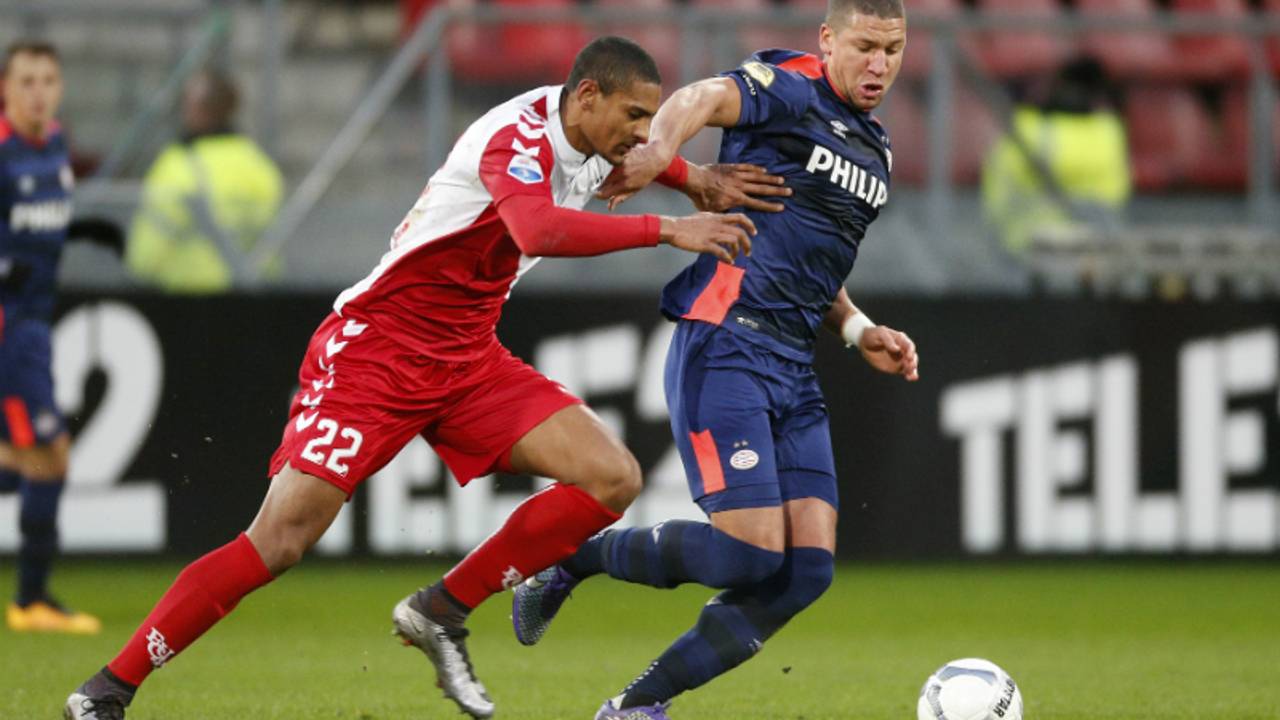 Jeffrey Bruma met PSV in actie tegen FC Utrecht