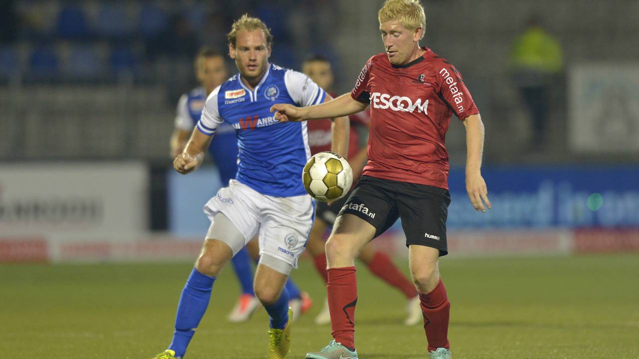 Duel tussen Niek Vossebelt (links) en Roel van de Sande. (Foto: VI Images).