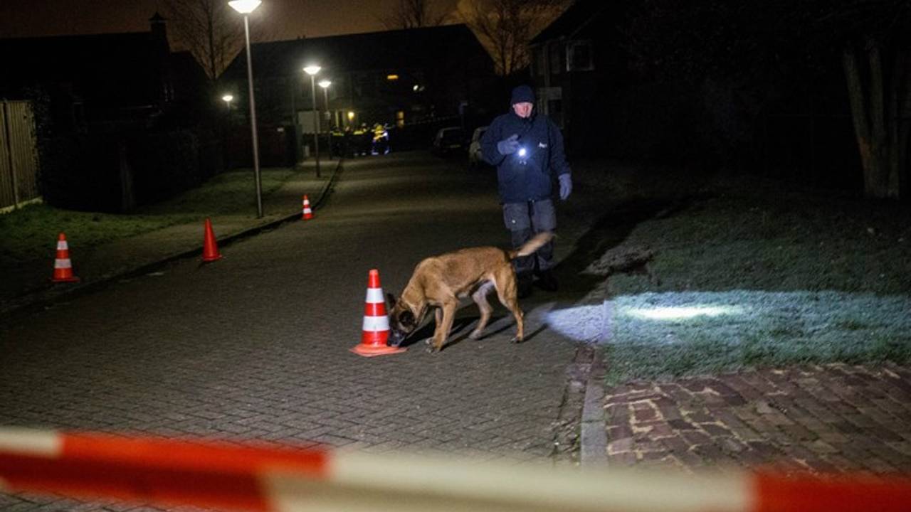 De politie heeft onderzoek gedaan in het pand (Foto: Alexander Vingerhoeds/Obscura Foto)