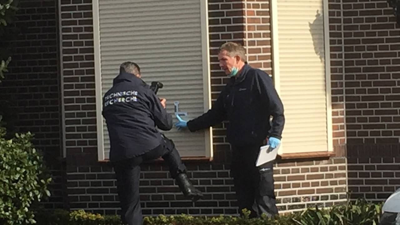 De politie doet onderzoek. (Foto: Bart Meesters/Meesters Multi Media).