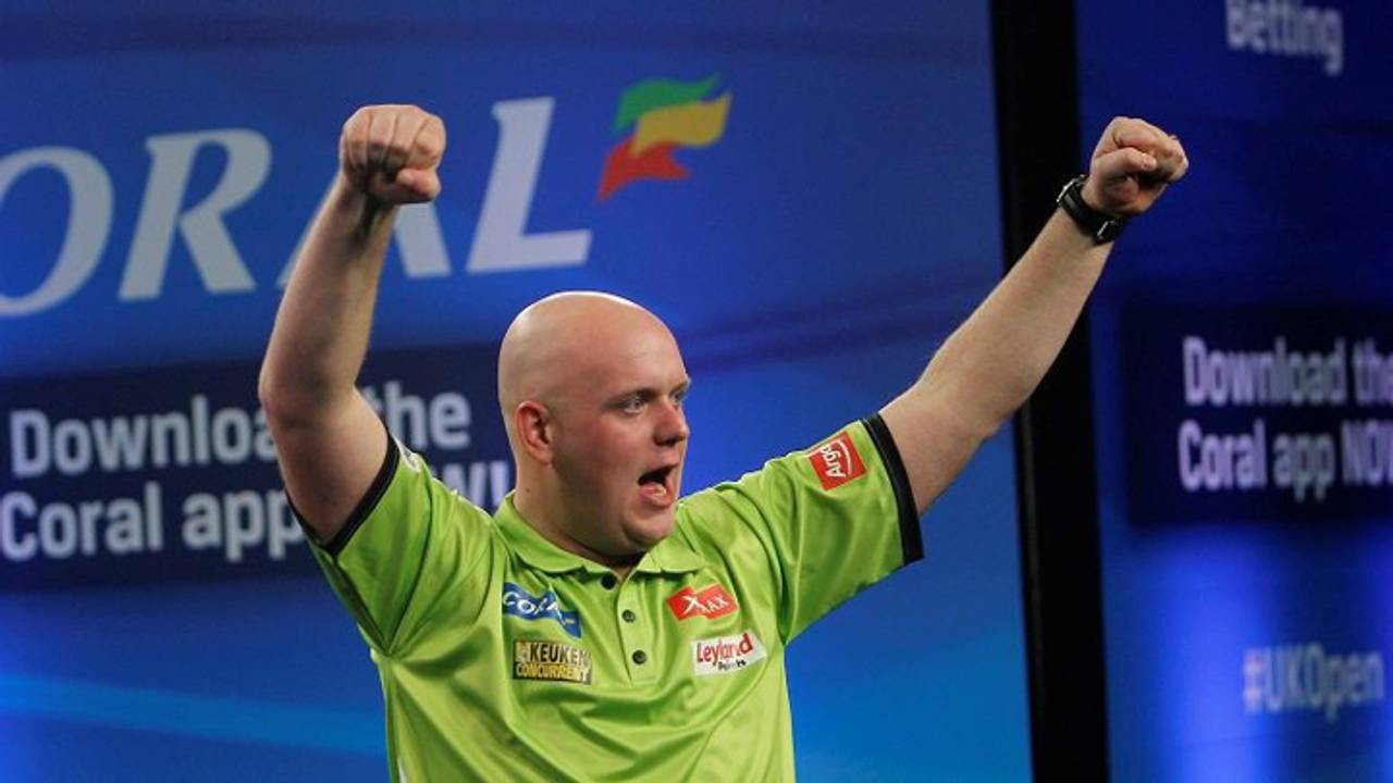 Michael van Gerwen straalt na zijn negendarter. (Foto: Lawrence Lustig/PDC).