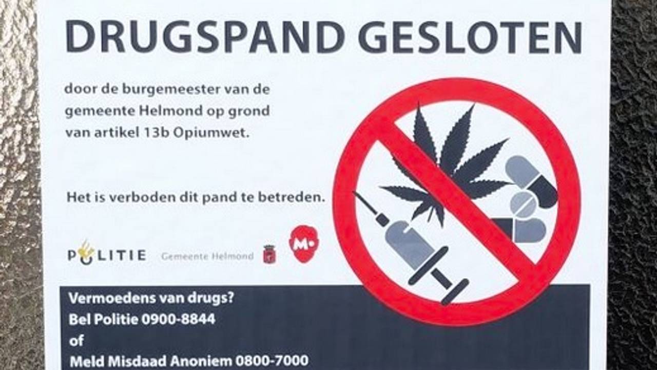 De bekende sticker op een gesloten drugspand (foto: archief)