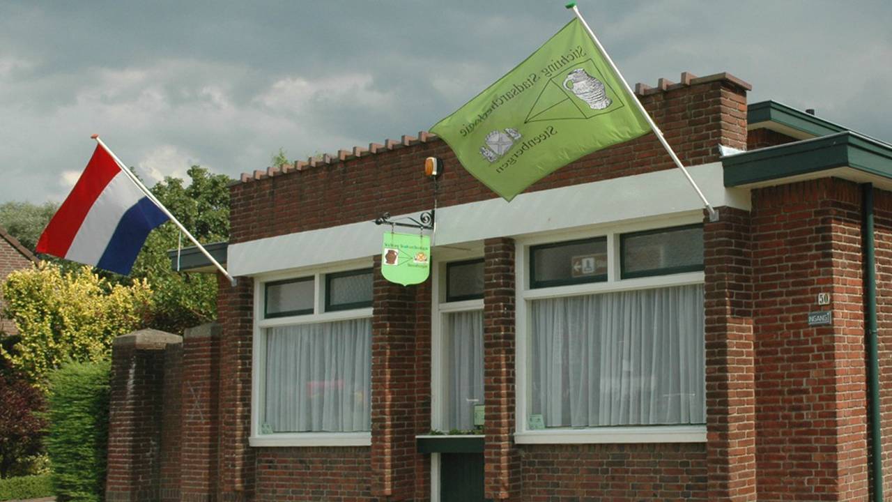 Het clubhuis (archieffoto: Stichting Stadsarcheologie Steenbergen).