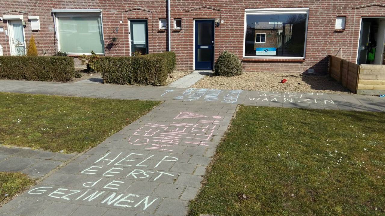 Opnieuw leuzen tegen vluchtelingen bij huis in Philips van Sint Polstraat in Oss