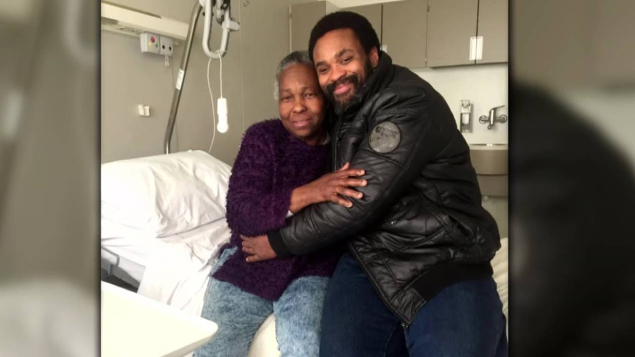 Rupert Lodovica (rechts) met zijn moeder