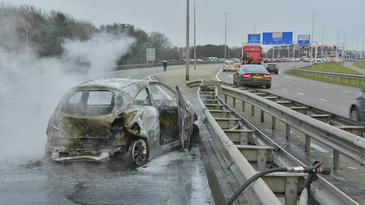vijf auto s betrokken bij ongeluk op burgemeester letschertweg in tilburg meerdere gewonden omroep brabant