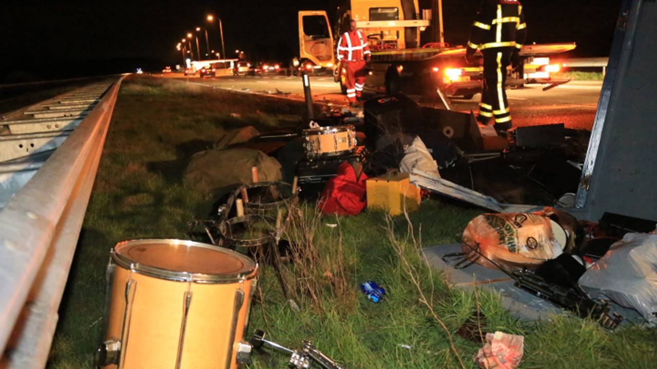 Muziekinstrumenten op de A67 (foto: Harrie Grijseels)