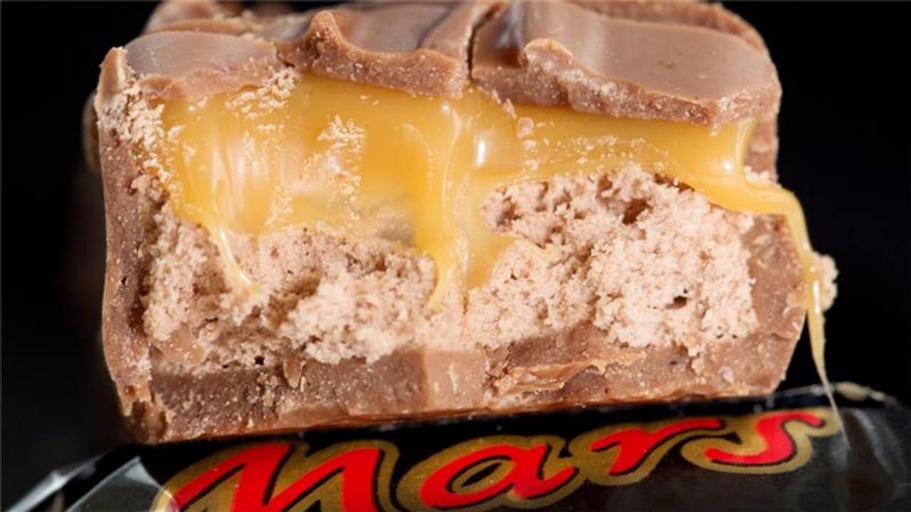 De verdachte Marsen en Snickers worden misschien verwerkt tot veevoer.