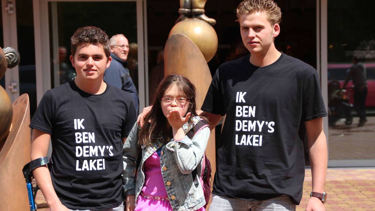 Demy samen met haar broers.