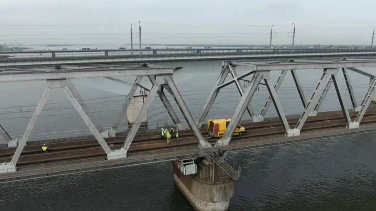 Dronebeelden van de Moerdijkbrug.
