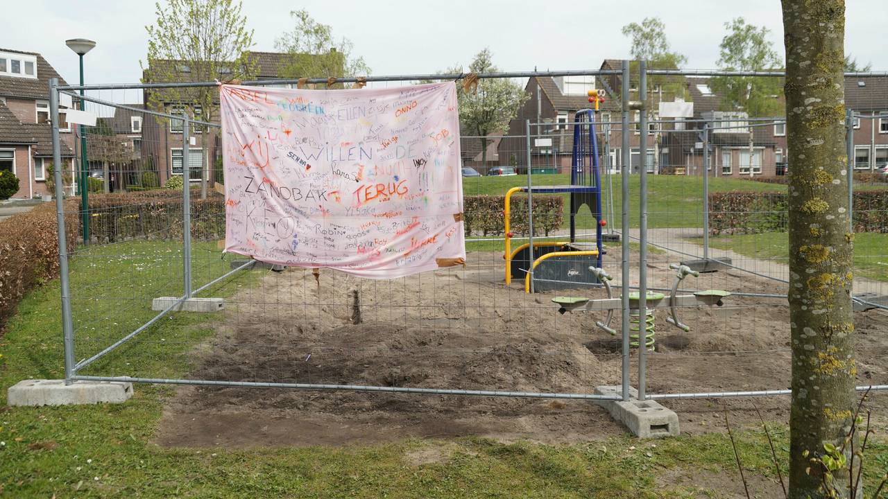 Spandoek bij bouwhek (foto: Anja van Beek / FPMB)