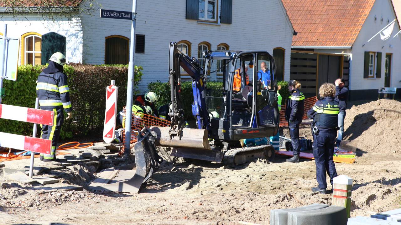 De brandweer moest haar bevrijden. (Foto: Sander van Gils/SQ Vision Mediaprodukties)