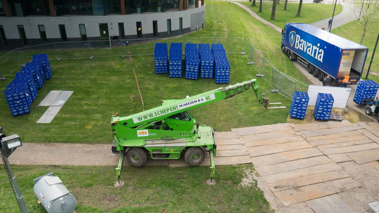 Opbouw bierkrattenbrug (foto: TU/e)