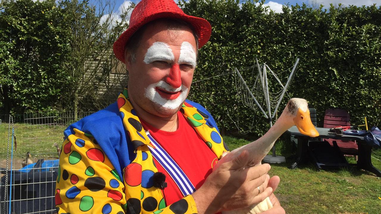 Clown Cornelio met topact eend Raymond