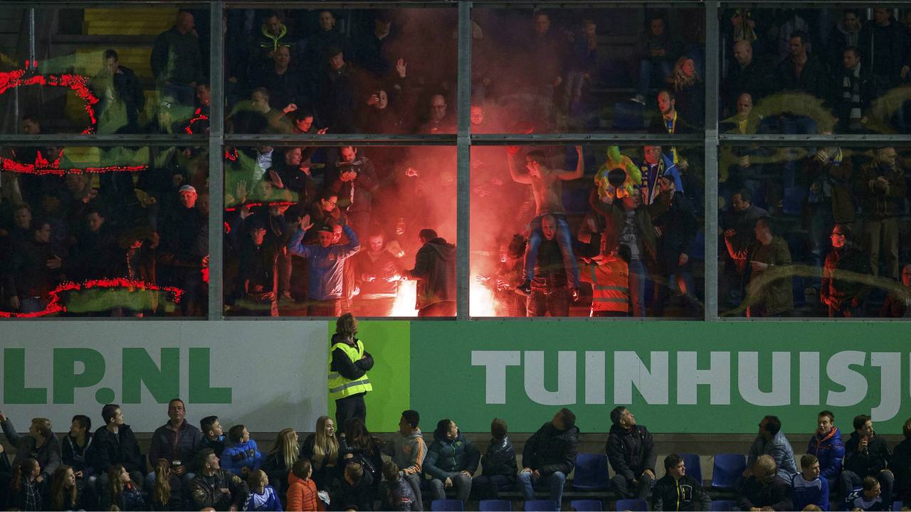 Werkstraffen voor fakkelgooiers in kindervak.