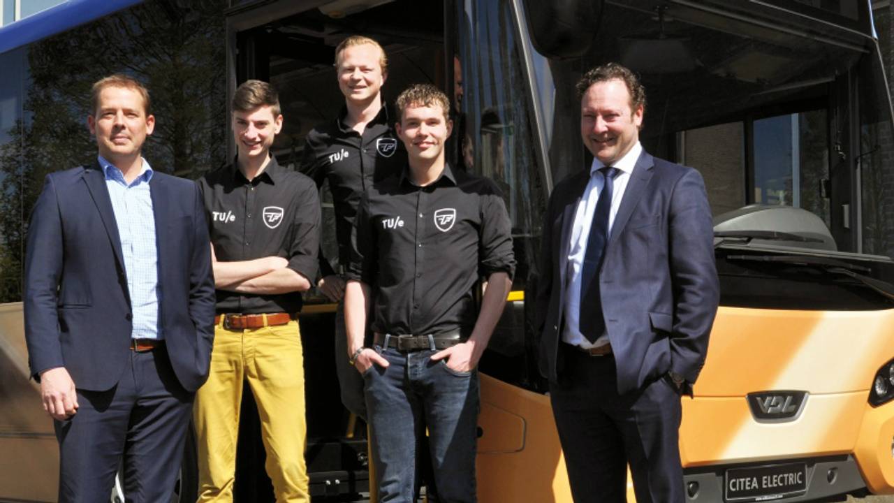 Studenten van TU/en en VDL Bus& Coach.