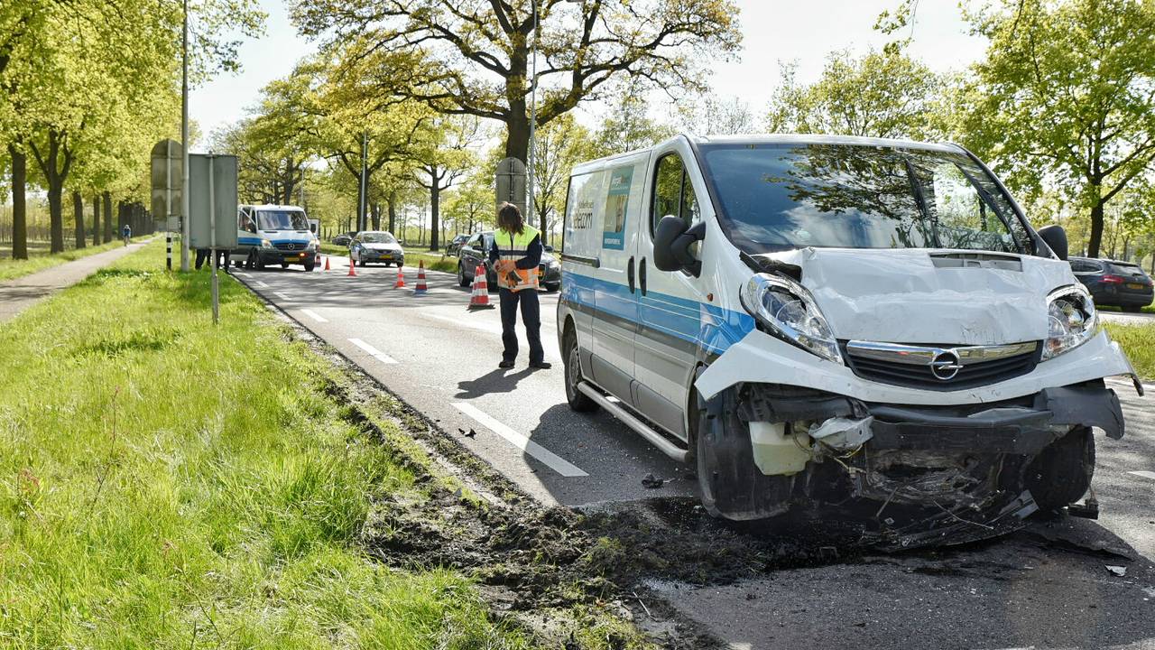 Geen gewonden, wel file na het ongeluk op de N65. (foto: Toby de Kort/De Kort Media)