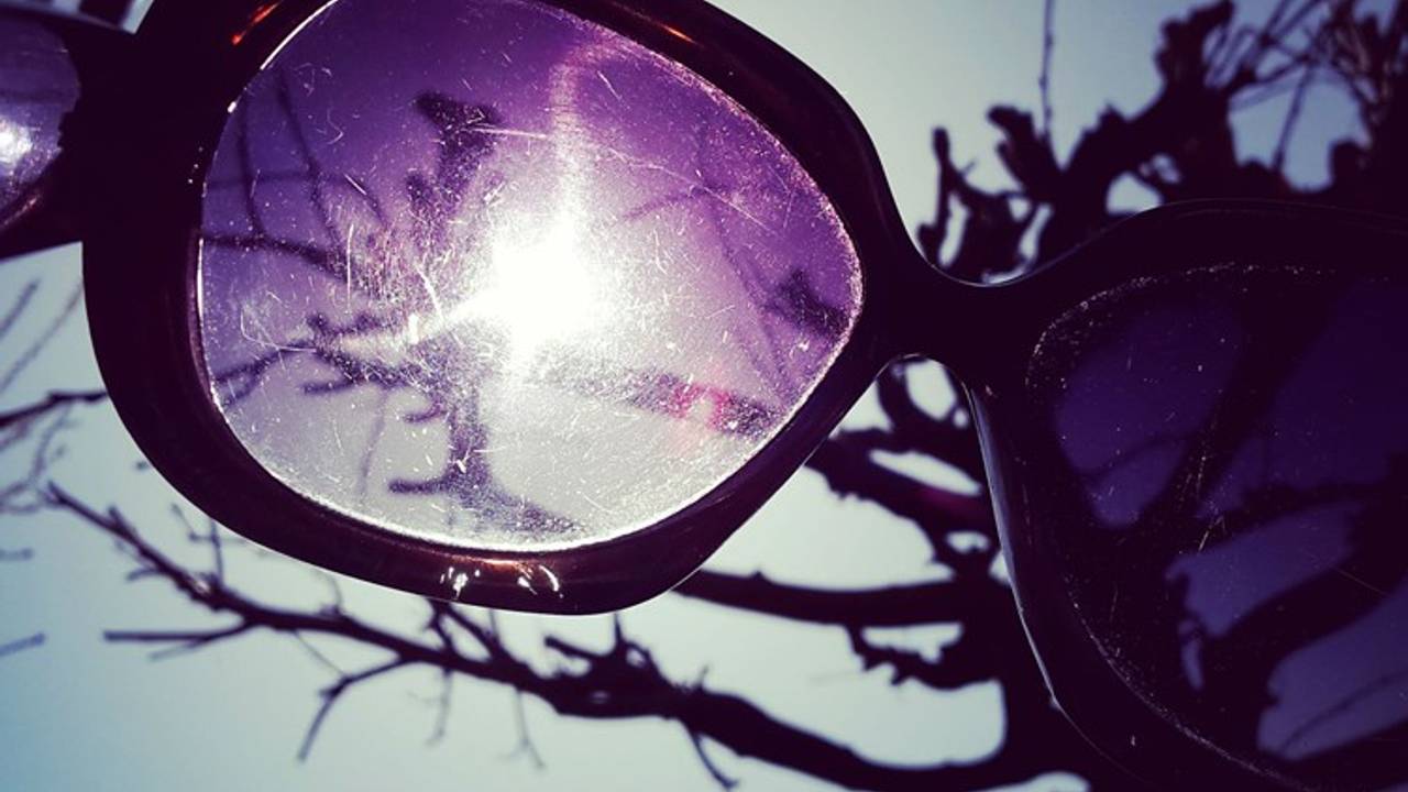 De zonnebril mag/moet weer op dit weekend.