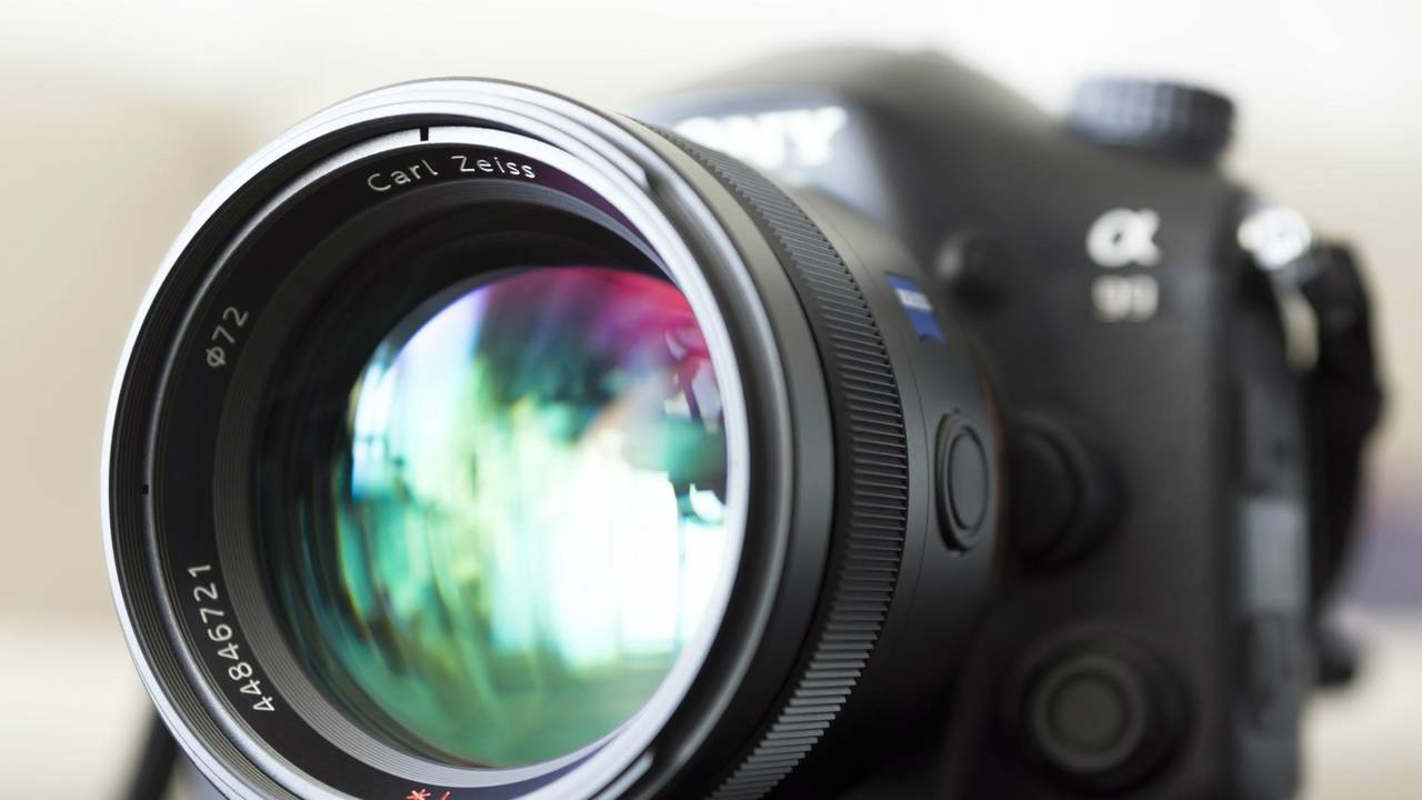 Een fotolens van Zeiss (archieffoto: Jeff Y Luo/Flickr)