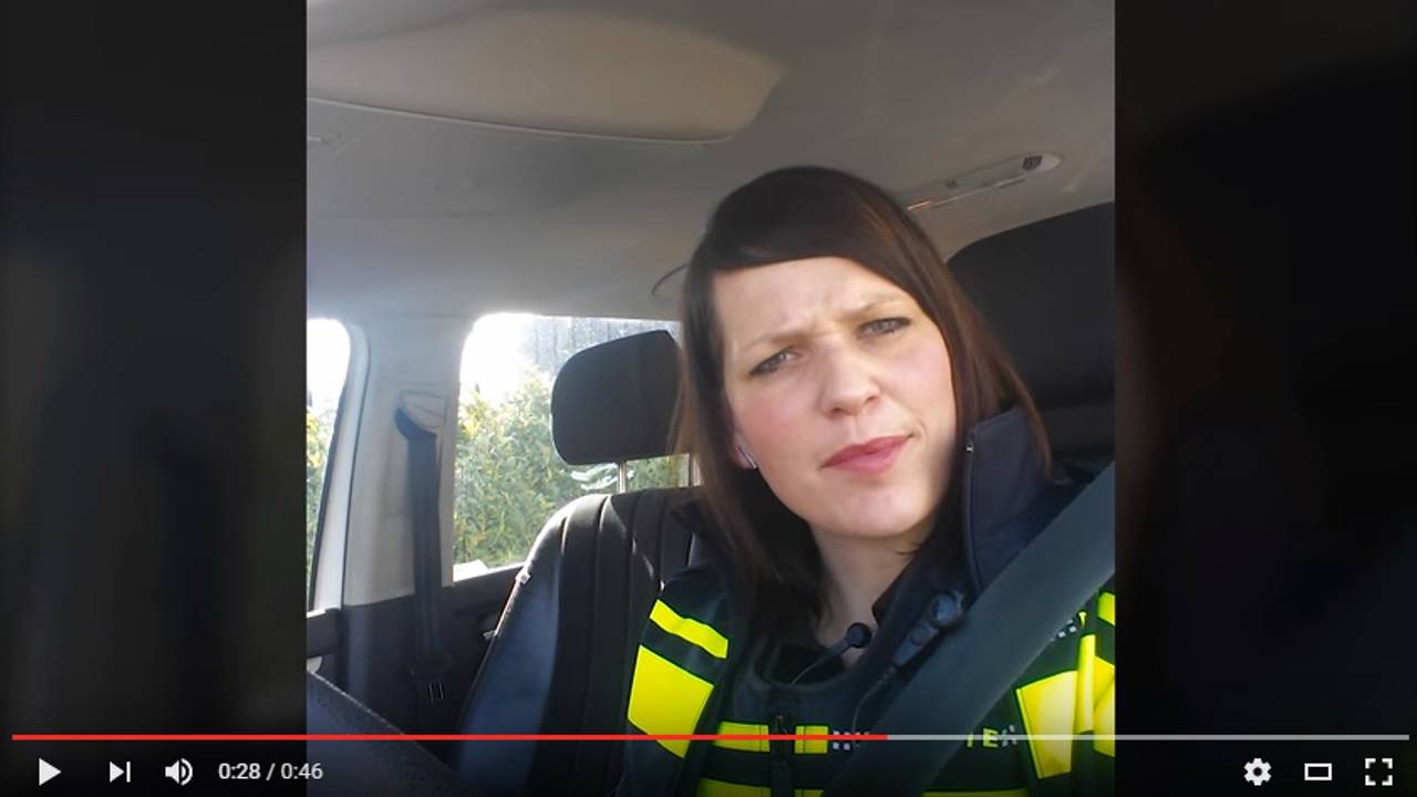Politie Den Bosch gaat vloggen over het werk. Beeld: Youtube/Politie Den Bosch