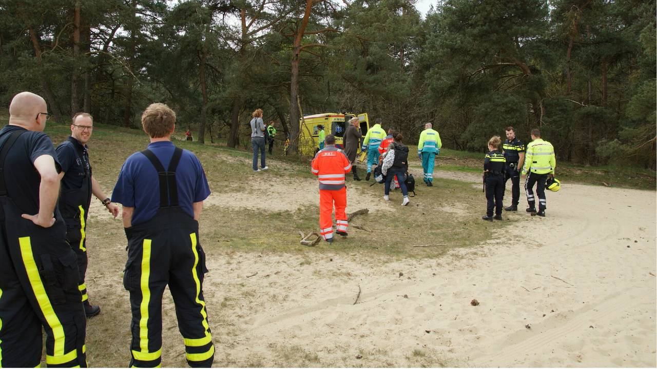 Verschillende hulpverleners kwamen naar de plaats van het ongeluk. (Foto: Martijn van Bijnen/FPMB)