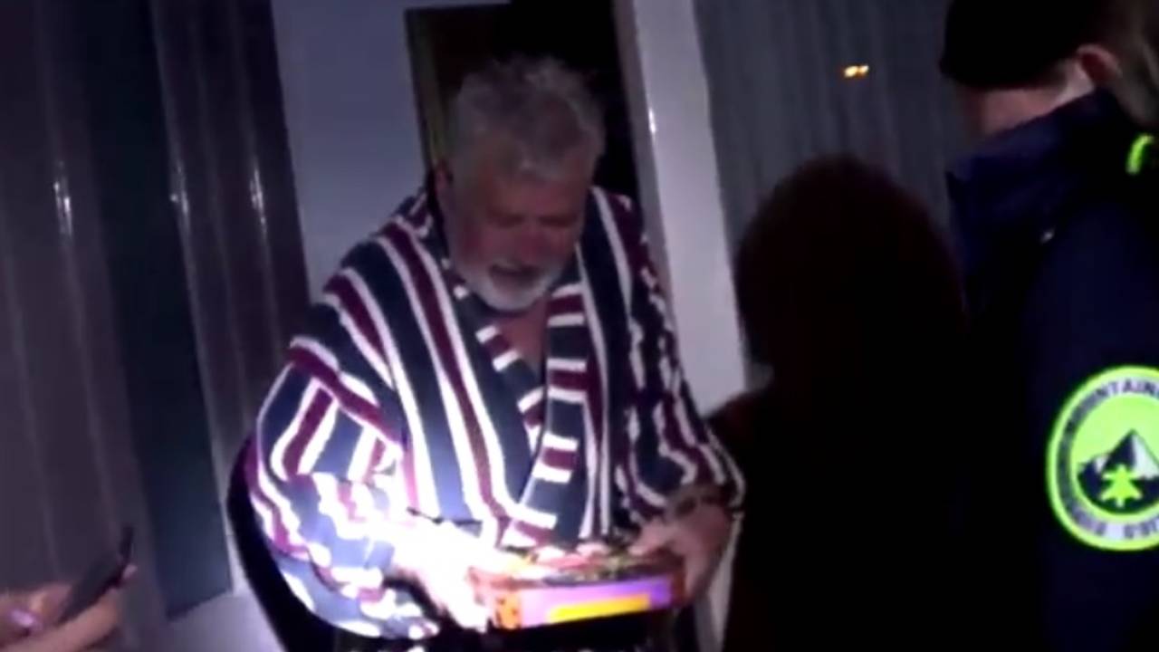 Meneer Strijk kreeg een doos Magnums.