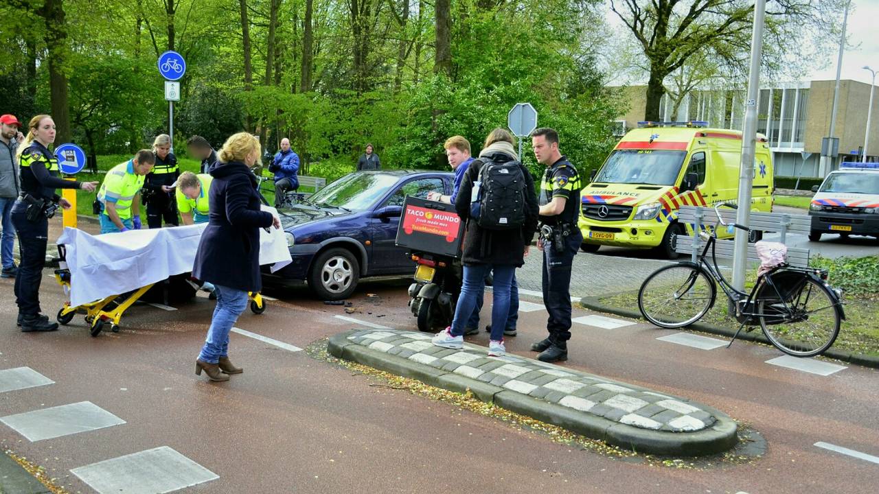 Scooterrijder gewond (foto: Diederik Cools / Stuve Fotografie)