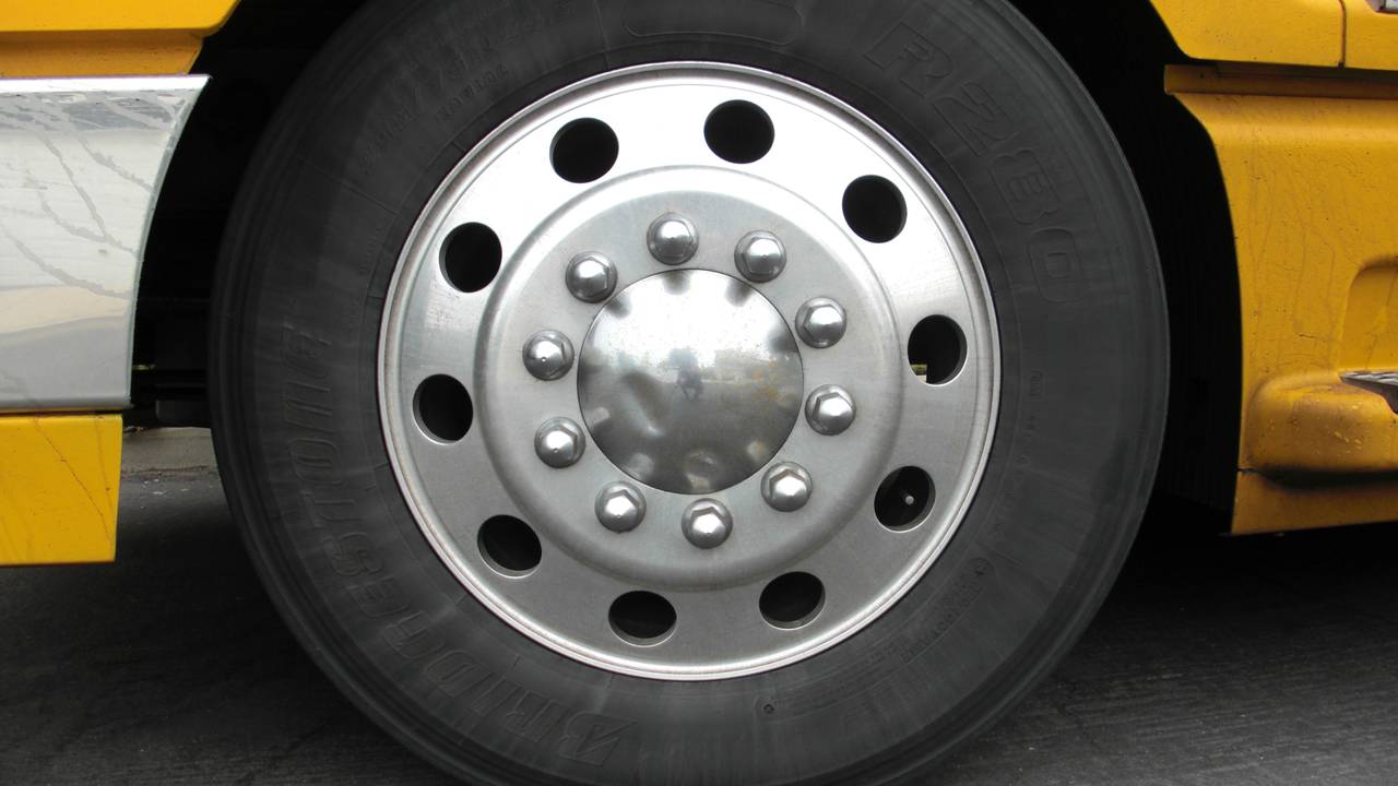 Overlast vrachtverkeer door tol. (archieffoto: Flickr/cmonville)