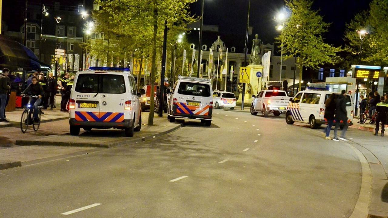 De politie spoedde zich naar de Heuvelring (foto: Diederik Cools / Stuve fotografie)
