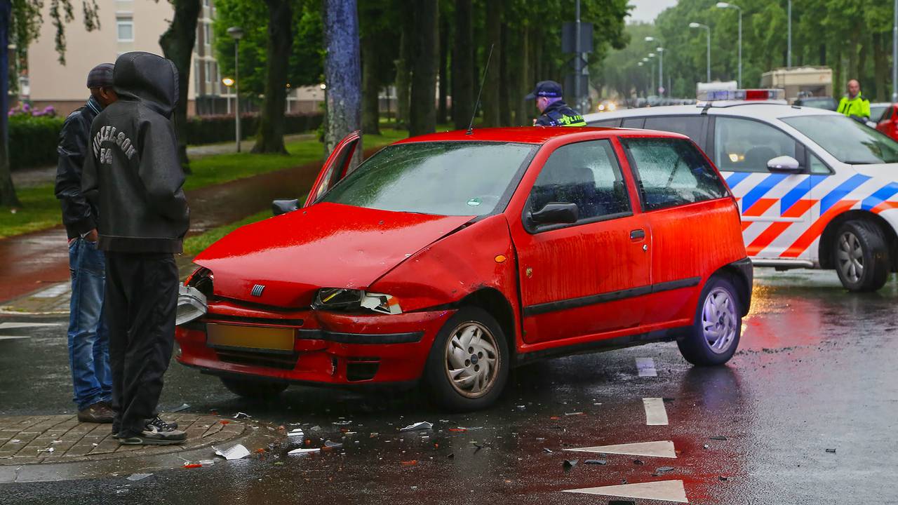 Botsing op kruising in Eindhoven (foto: Gabor Heeres / SQ Vision)