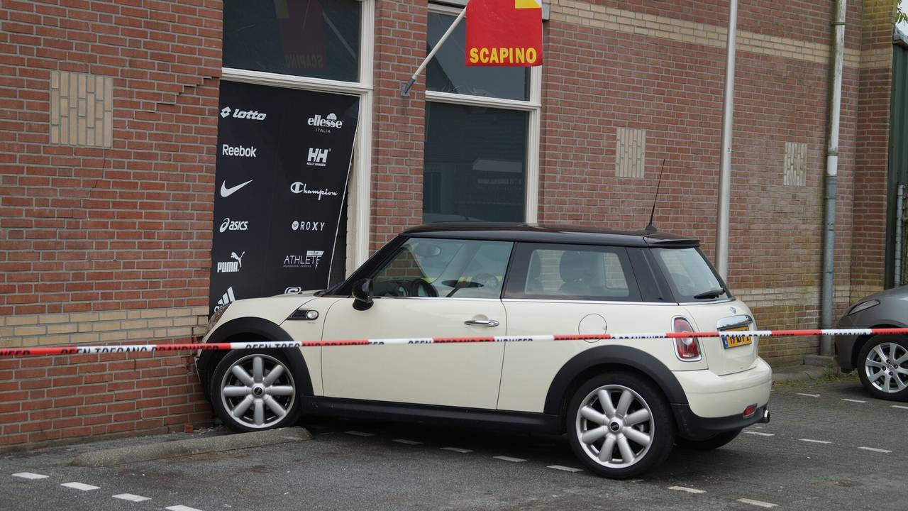Hoe groot is de kans Weer auto tegen gevel Scapino in Vlijmen