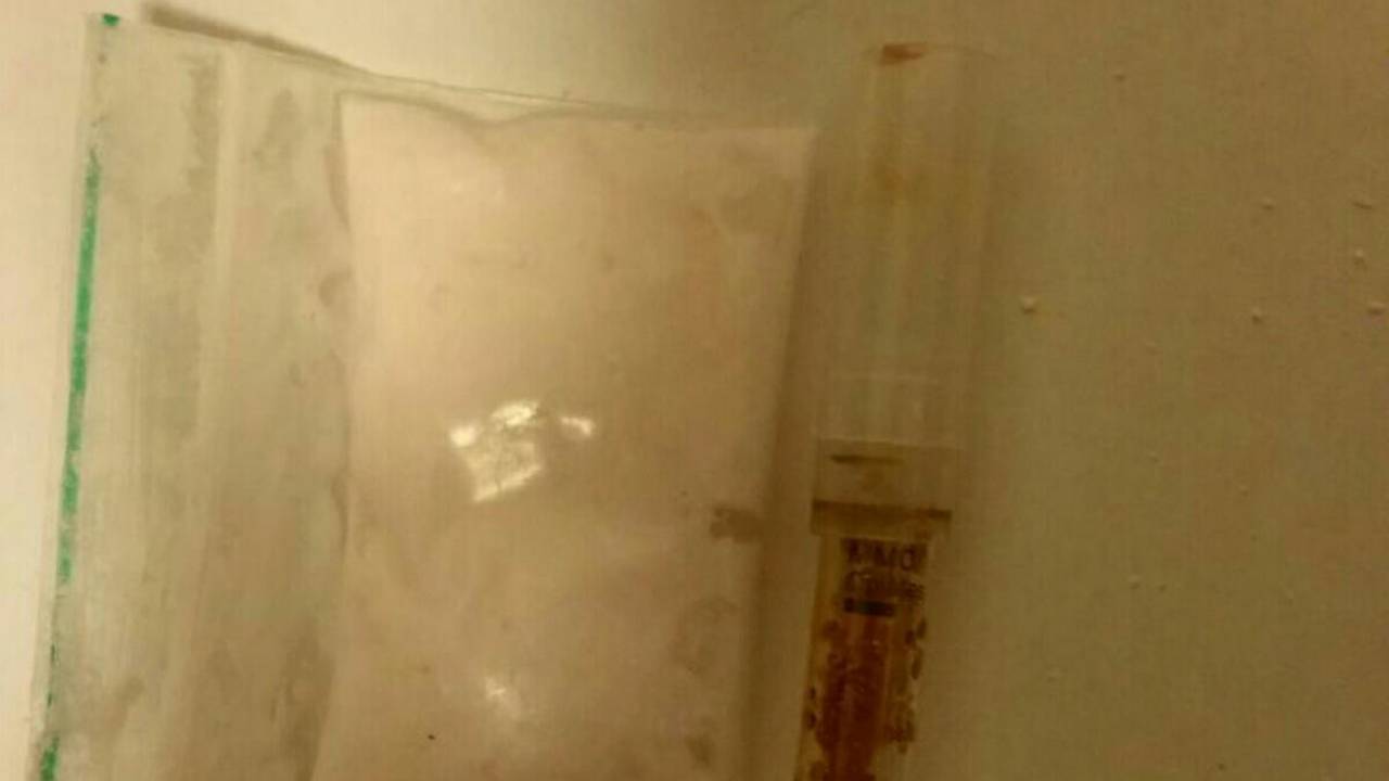 De mannen hadden de drugs in hun onderbroek. (Foto: Politie Gemert-Bakel)