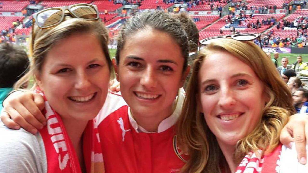 Daniëlle van de Donk viert het winnen van de FA Cup. (Foto: Facebook).