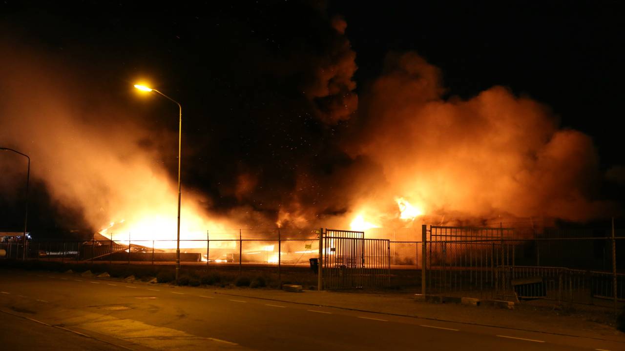 De brand legde 1500 kramen in de as. (Foto: Saskia Kusters/SK-Media)