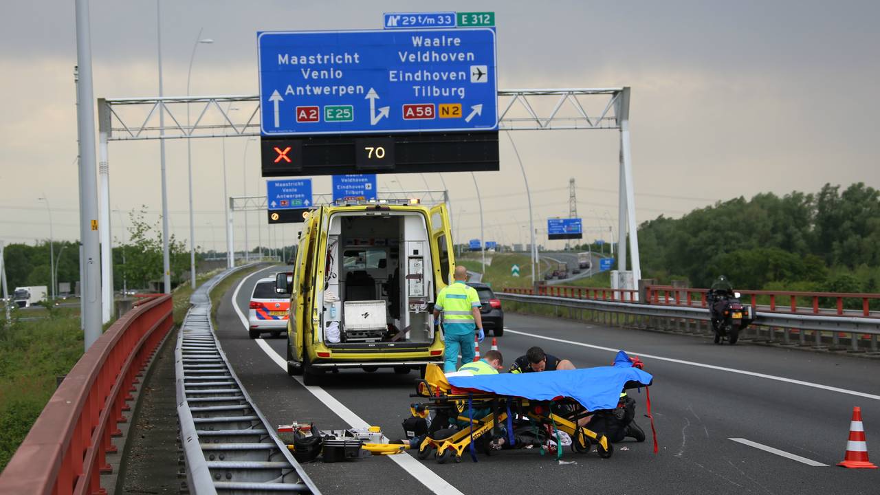 Motorrijder gewond (foto: Gabor Heeres / SQ Vision)