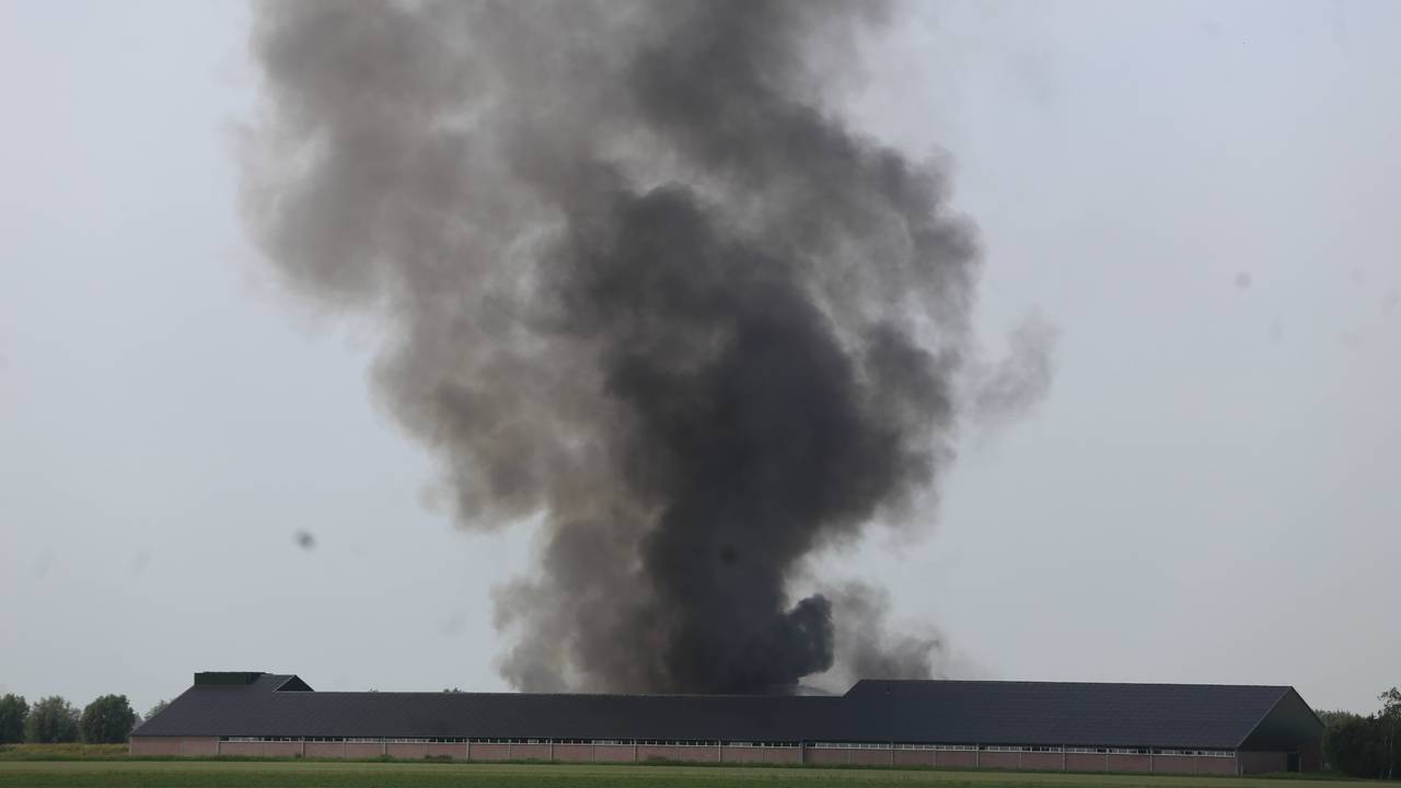 Enorme rookwolken na de brand in Kruisland (foto: archief).