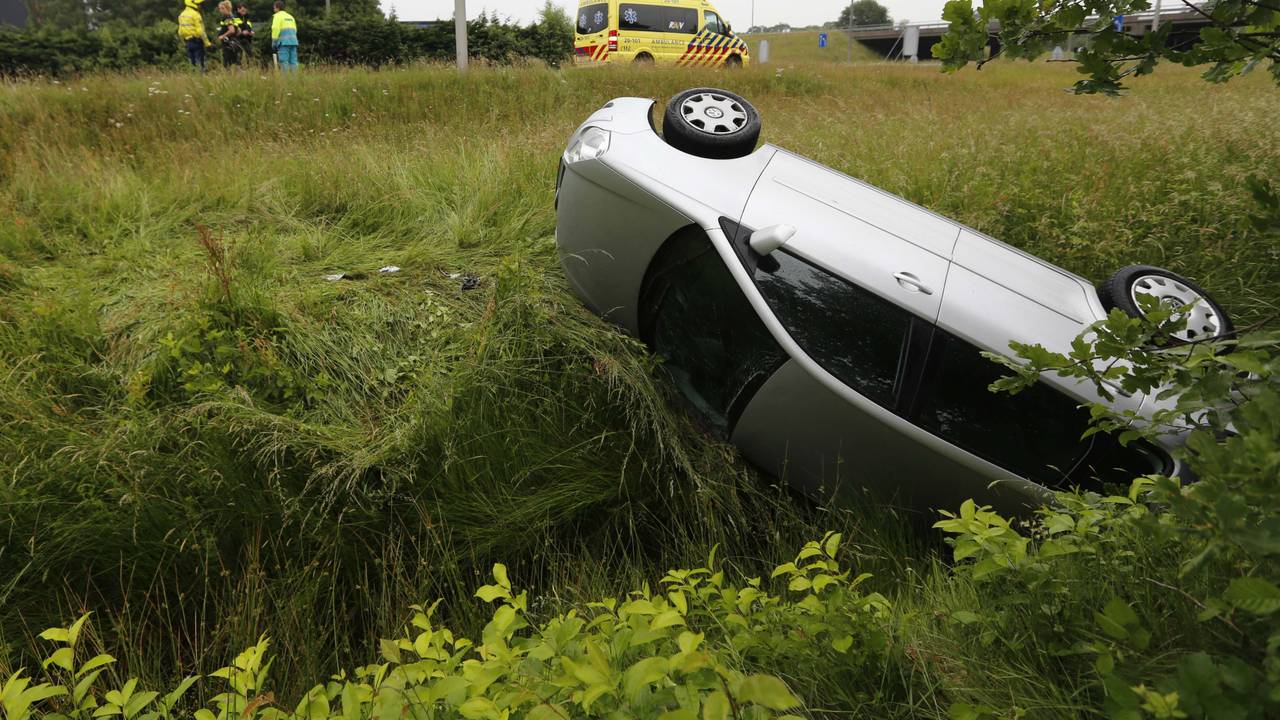 Vrouw gewond na auto-ongeluk op A4. (foto: Thymen Stolk Fotografie)