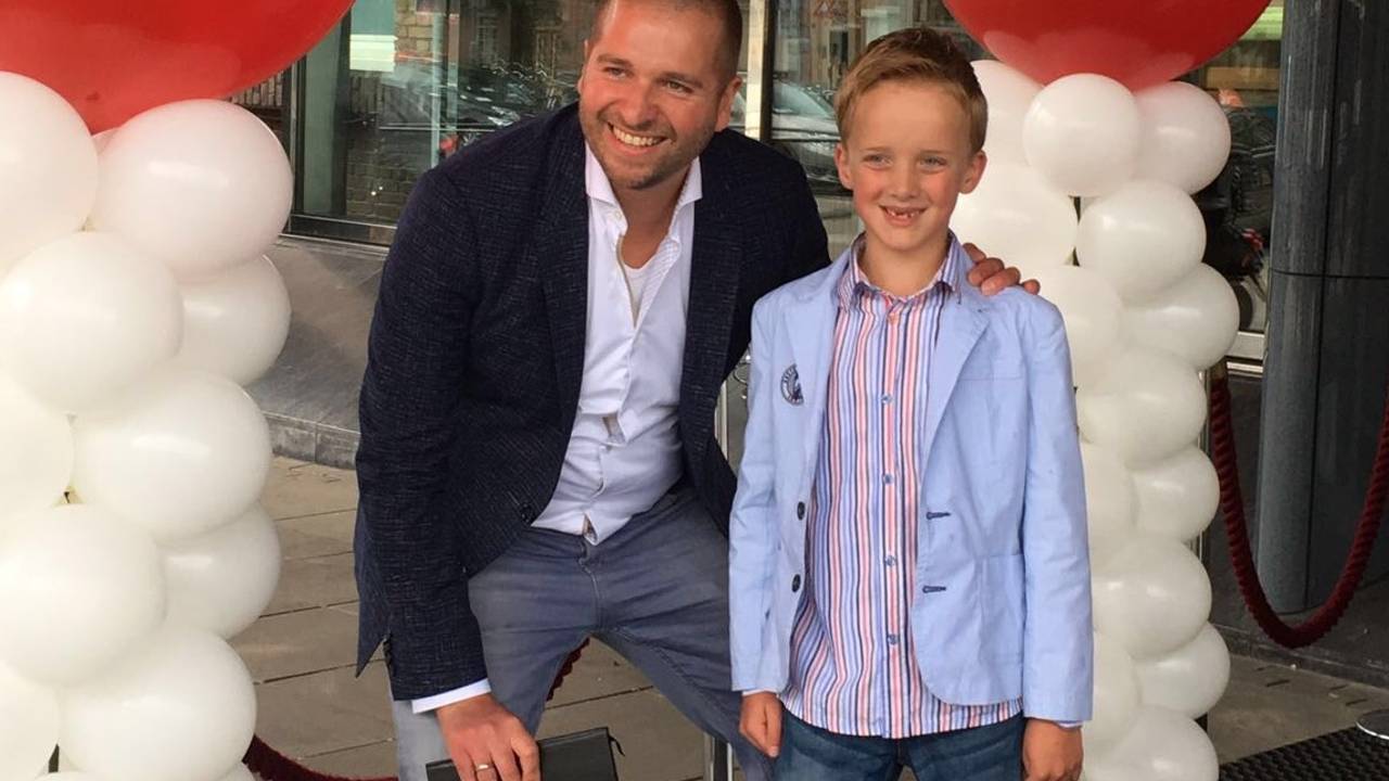 Tjibbe (rechts) met andere gebruiker van donorbloed