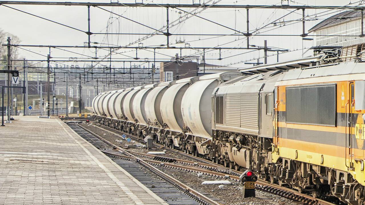 Een goederentrein (foto: RoelHemkes / Flickr)