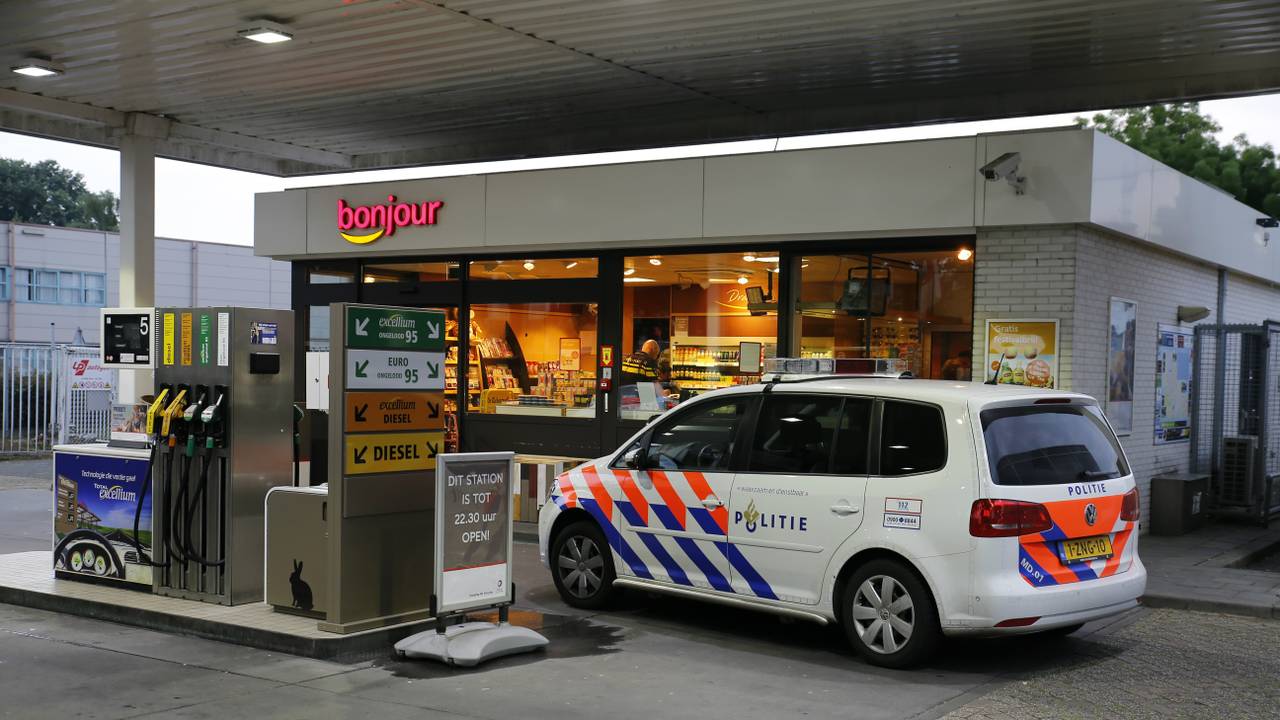 Beelden van overval tankstation. (foto: Marcel van Dorst/SQ Vision)