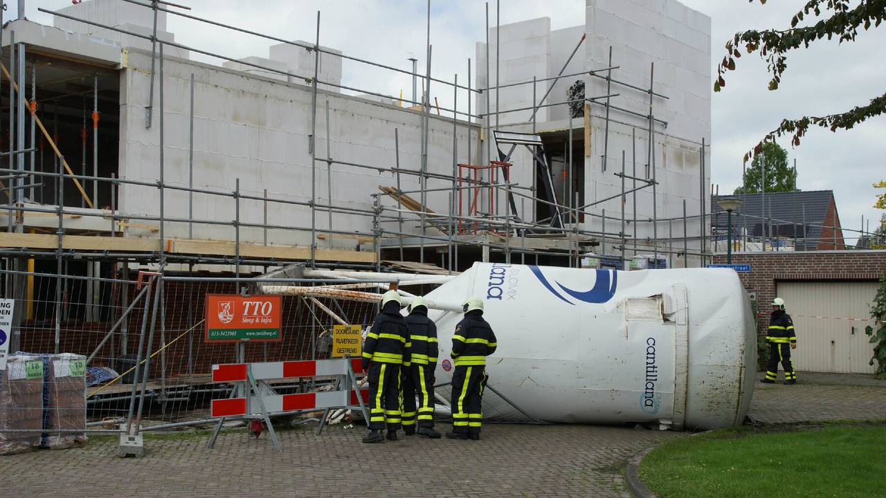 De omgevallen silo (foto Martijn van Bijnen FPMB)