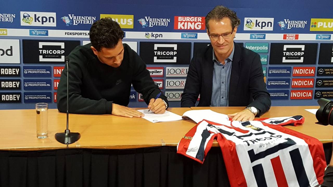 Thom Haye met Willem II-directeur Berry van Gool (foto: Martin Milicevic).