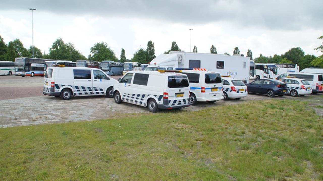 Archieffoto: Een controle van bussen bij de Efteling in 2015