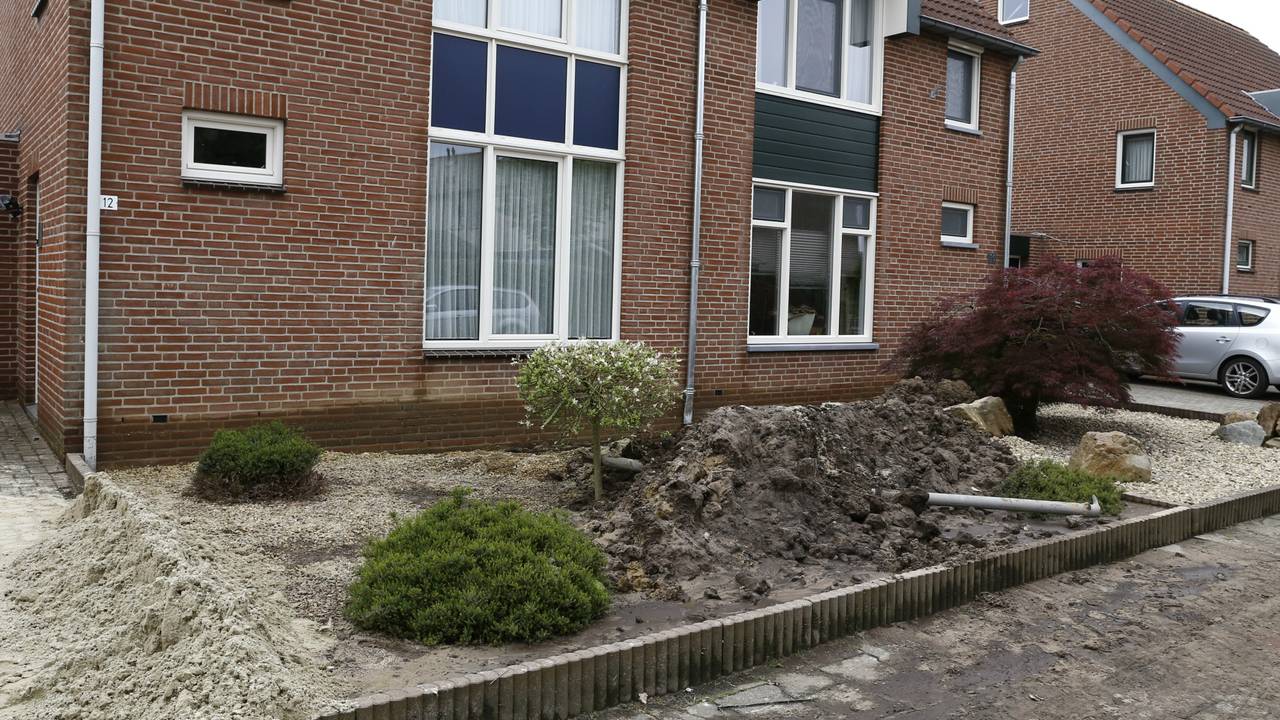 De verzakte huizen (foto: Saskia Kusters/SK-Media).